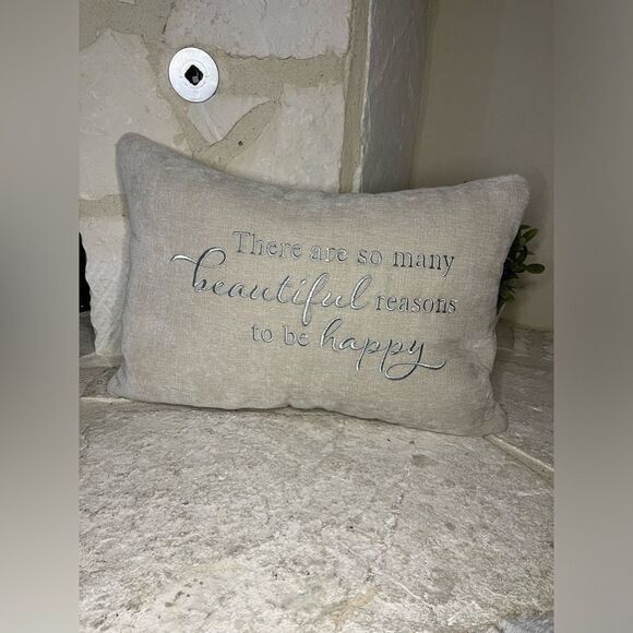 Rodeo Home accent pillow “There are so many beautiful reasons to be happy” - Picture 1 of 5
